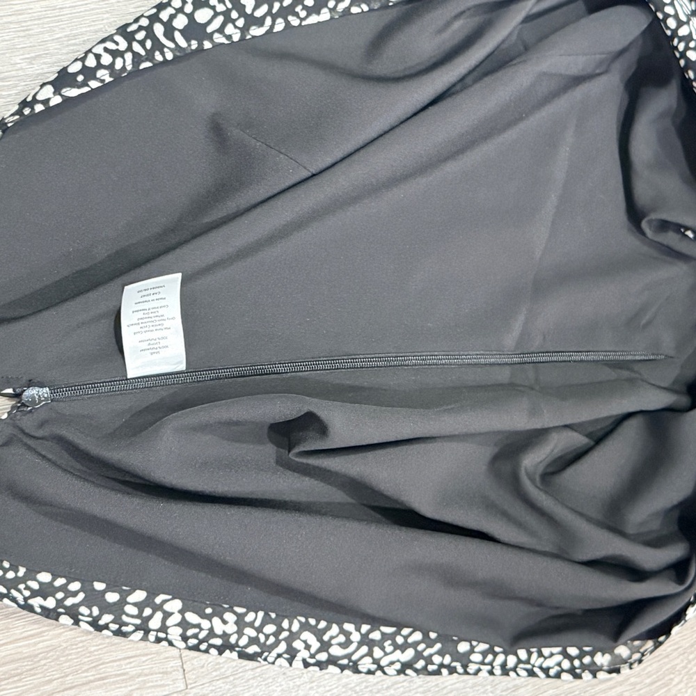 Talbots Women’s Monochrome Patterned High Neck Tank Top Blouse Size 12 - Picture 13 of 13